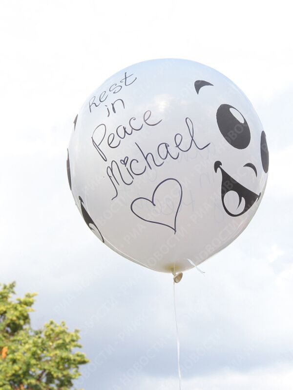 Russian fans pay tribute to Michael Jackson - Sputnik International