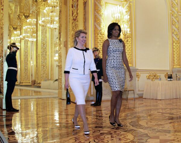 Svetlana Medvedeva, the Russian president's wife, and Michelle Obama, the U.S. president's wife - Sputnik International