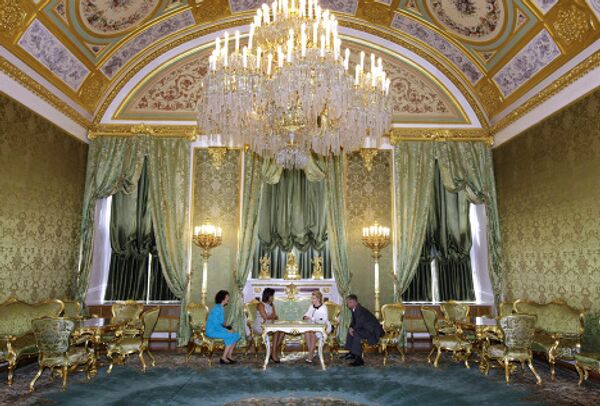Russia's first lady Svetlana Medvedeva meets with U.S. first lady Michelle Obama at Grand Kremlin Palace - Sputnik International