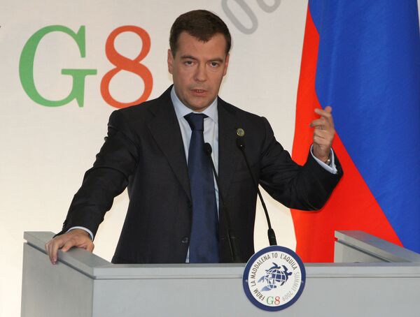 Russian President Dmitry Medvedev gives news conference at 2009 G8 summit - Sputnik International