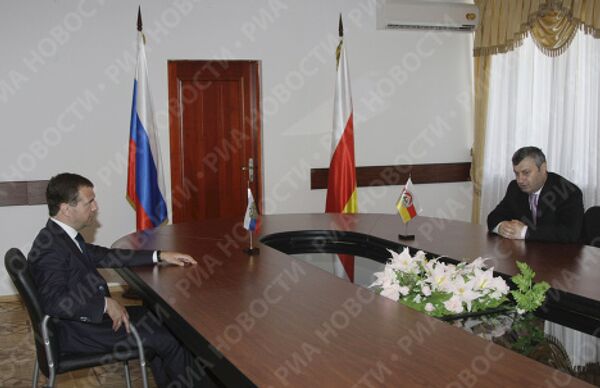 President Dmitry Medvedev visits South Ossetia - Sputnik International