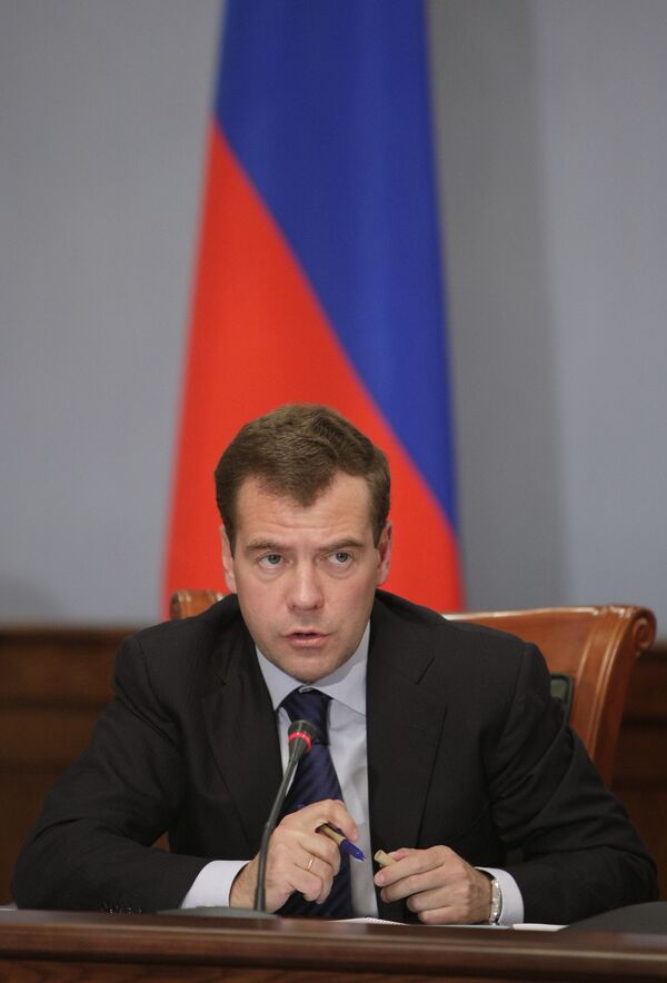 Medvedev proposes bill on troop deployment outside Russia - Sputnik International