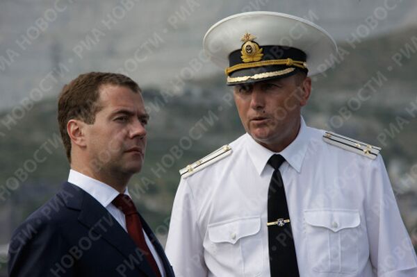 President Medvedev inspects the Moskva missile cruiser  - Sputnik International