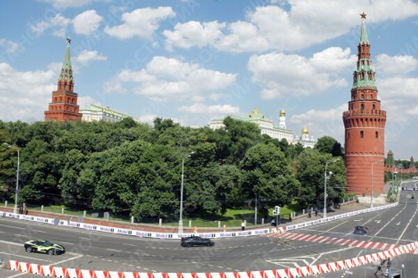 Formula One cars roar around the Kremlin  - Sputnik International