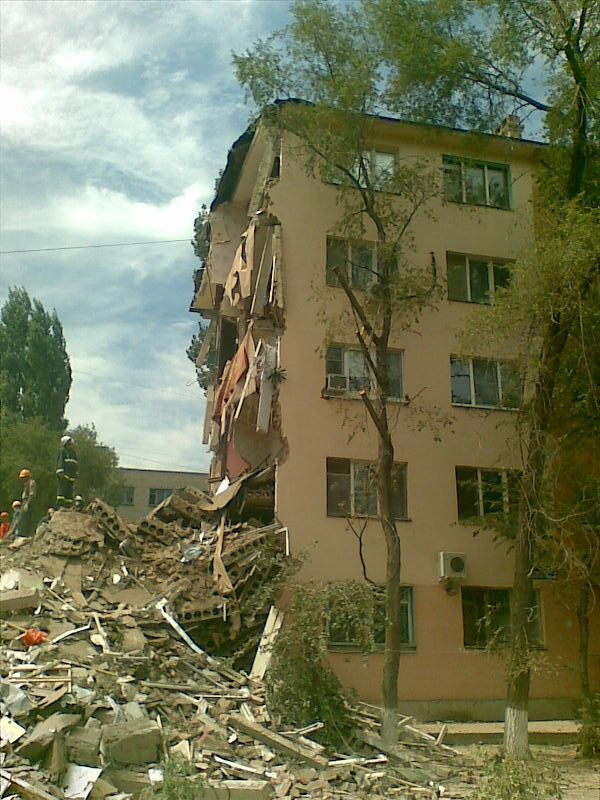 collapsed residential building in the southern Russian city of Astrakhan - Sputnik International