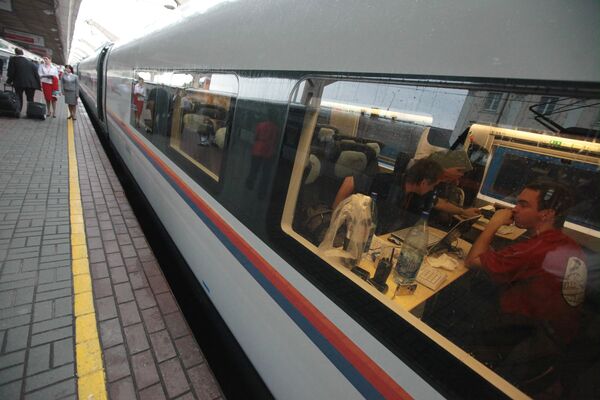First demonstration ride on high-speed electric train Sapsan - Sputnik International