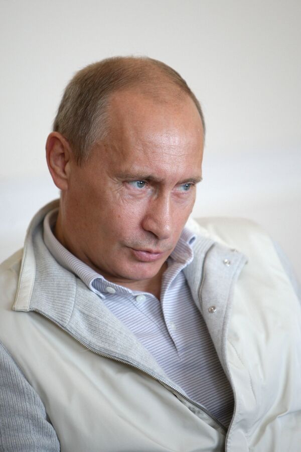 Putin still No.1 in popularity ratings - survey - Sputnik International
