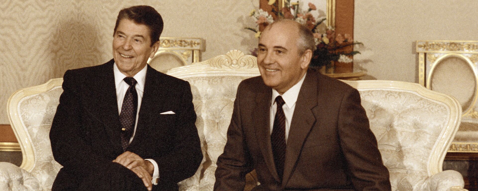 Reagan and Gorbachev - Sputnik International, 1920, 12.12.2017