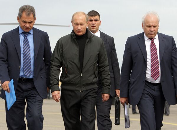 Vladimir Putin at the place of Siberian dam accident - Sputnik International