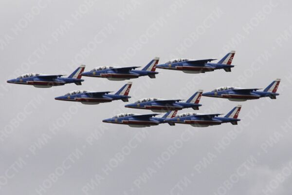 MAKS-2009. Day 3: Patrouille de France, Russian Falcons Take to the Skies - Sputnik International