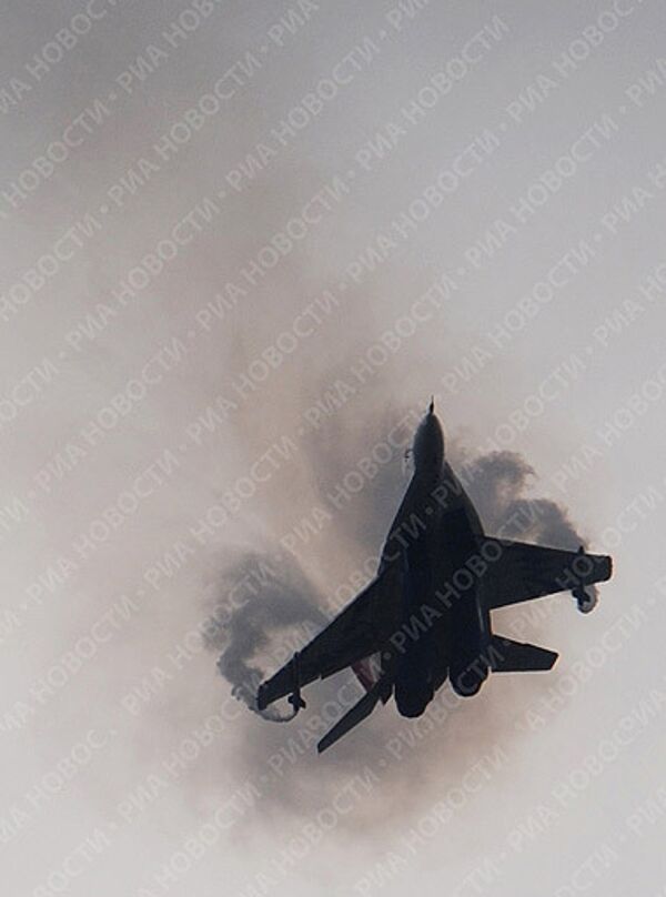 MAKS-2009. Day 3: Patrouille de France, Russian Falcons Take to the Skies - Sputnik International