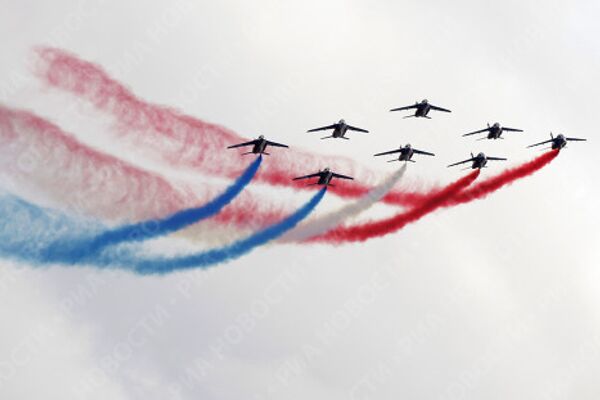 MAKS-2009. Day 3: Patrouille de France, Russian Falcons Take to the Skies - Sputnik International