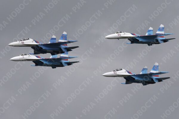 MAKS-2009. Day 3: Patrouille de France, Russian Falcons Take to the Skies - Sputnik International