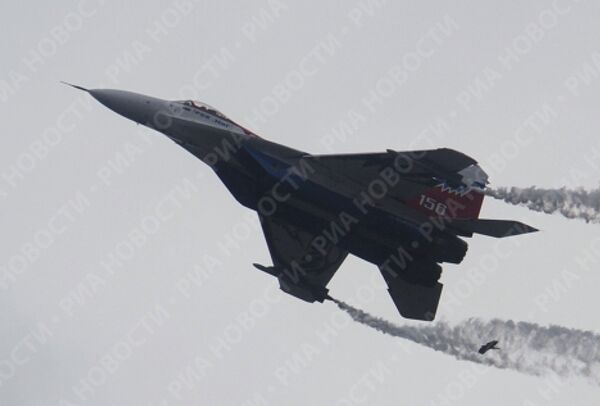 MAKS-2009. Day 3: Patrouille de France, Russian Falcons Take to the Skies - Sputnik International