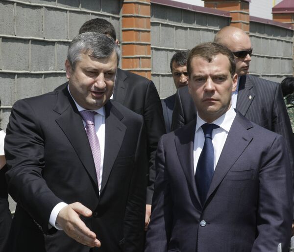Dmitry Medvedev and Eduard Kokoity - Sputnik International