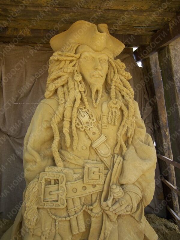 Evil and good-natured pirates at the sand sculpture festival   - Sputnik International