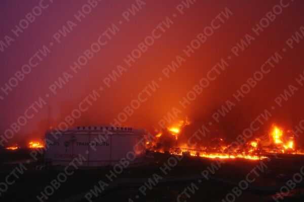 Fire at West Siberian oil depository - Sputnik International