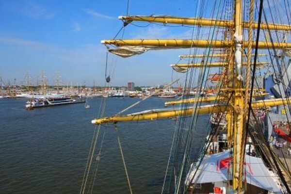 Российский барк «Крузенштерн» посетил голландский порт Дельфзейл   - Sputnik International