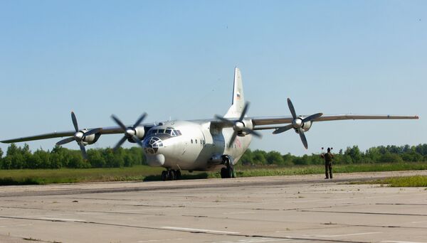 An Antonov An-12 military transport plane - Sputnik International