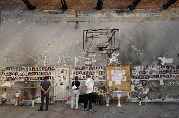 A school that is forever silent. Remembering victims of Beslan hostage crisis: five years later   - Sputnik International