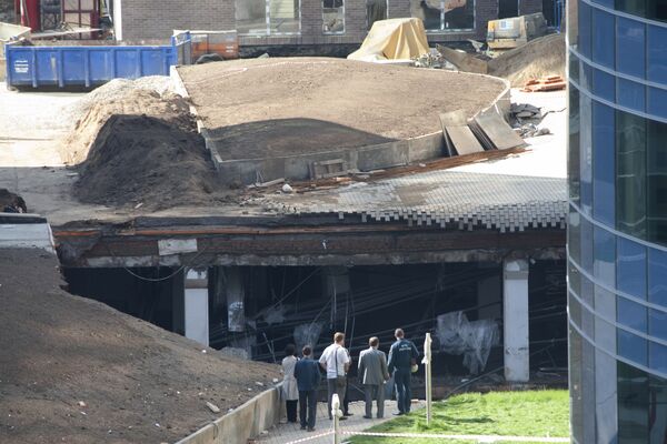 На месте обрушения подземной парковки в Москве - Sputnik International