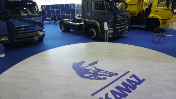 Russian truck manufacturer KamAZ is working on the development of autopilot technology, with heavy duty testing set to begin at a Moscow test track in June. - Sputnik International
