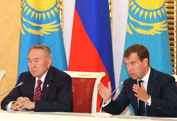 Medvedev called for broader energy cooperation with Kazakhstan, including in the modernization of both states' ageing Soviet-era pipeline, rail and motorway infrastructure - Sputnik International