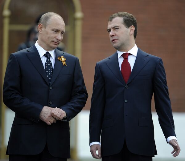 Putin to reach agreement with Medvedev ahead of 2012 presidential polls - Sputnik International