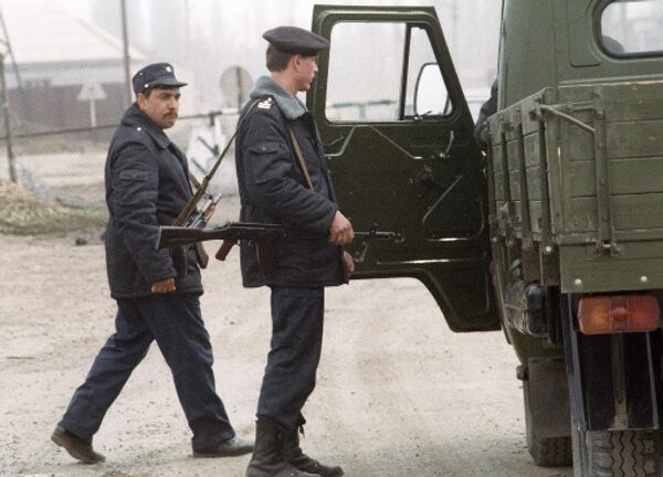 Russian policeman injured in Dagestan shootout dies in hospital - Sputnik International