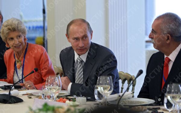  Vladimir Putin meets members of the Valdai Discussion Club - Sputnik International