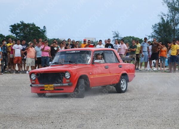 Lada and Moskvich owners put on a show in Havana - Sputnik International