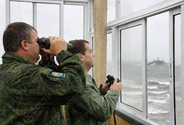 President Medvedev visits Baltic Fleet’s Khmelyovka firing range  - Sputnik International