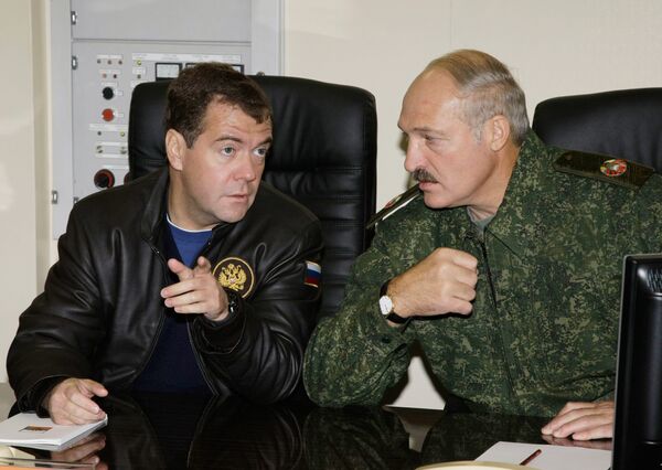 Russian, Belarusian Presidents inspect Joint Regional Command - Sputnik International