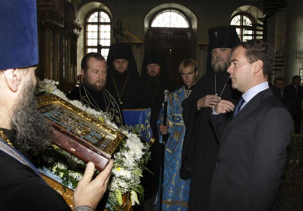 Dmitry Medvedev visits Znamensky Cathedral in Kursk - Sputnik International