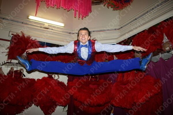 Moulin Rouge turns 120, features Russian can-can - Sputnik International