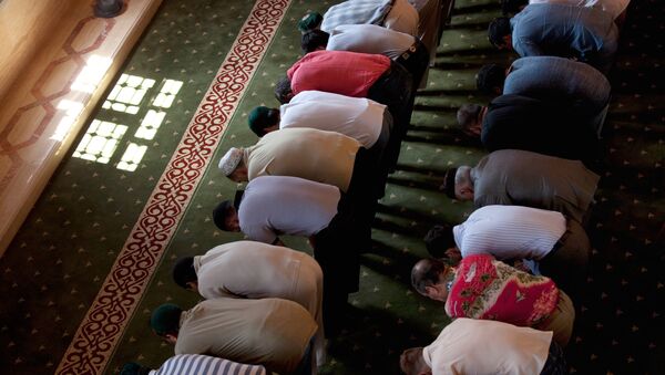 Muslims in Mosque - Sputnik International