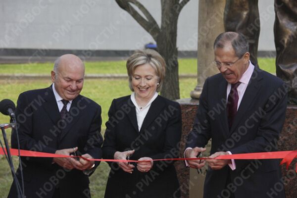 Yury Luzhkov, Hillary Clinton, Sergei Lavrov - Sputnik International