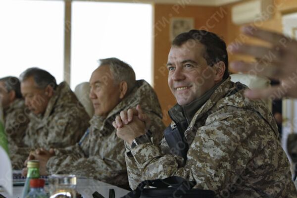 President Medvedev at CSTO military exercise - Sputnik International