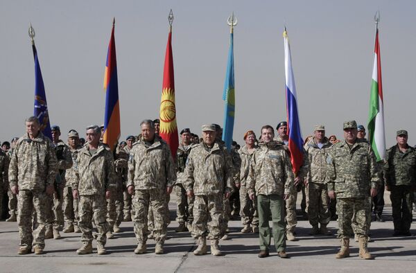 Russian President Dmitry Medvedev and other CSTO leaders attend military exercise Cooperation 2009 in Kazakhstan - Sputnik International