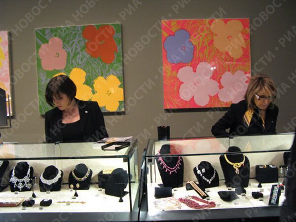 Diamonds, sapphires and emeralds at Christie’s Auction House   - Sputnik International