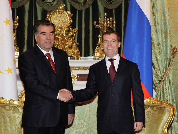 Russian, Tajik leaders move to tackle tensions  - Sputnik International