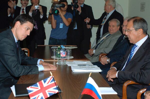 David Miliband and Sergei Lavrov - Sputnik International
