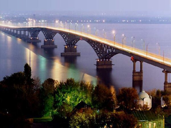 Six dead as car plunges off bridge in north Russia - Sputnik International