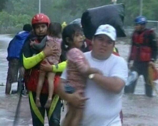 Mud buries town in El Salvador; 91 dead - Sputnik International