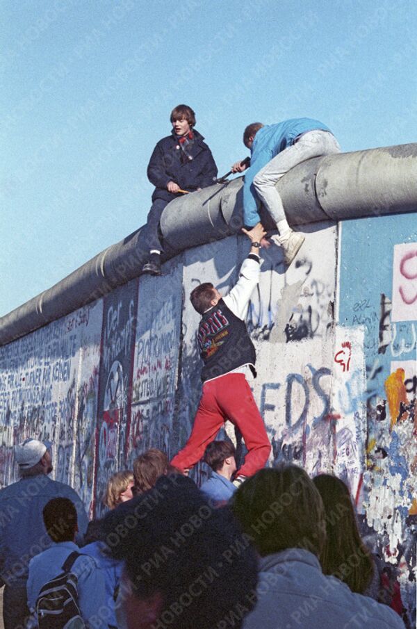 A view of the wall from West Berlin - Sputnik International