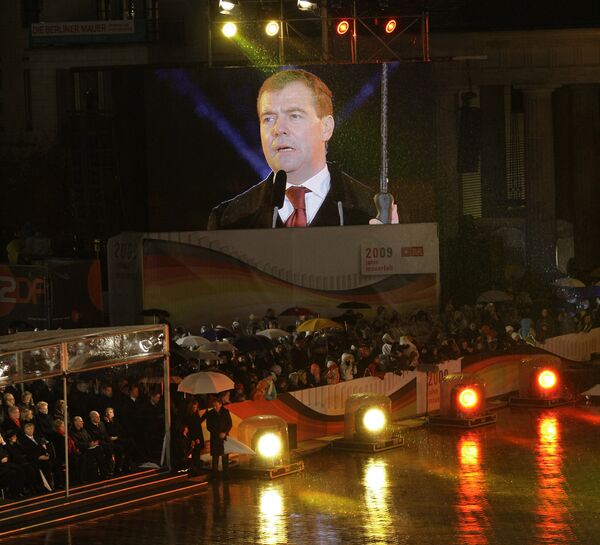 President Dmitry Medvedev visits Berlin to mark the 20th anniversary of the fall of the Berlin Wall - Sputnik International