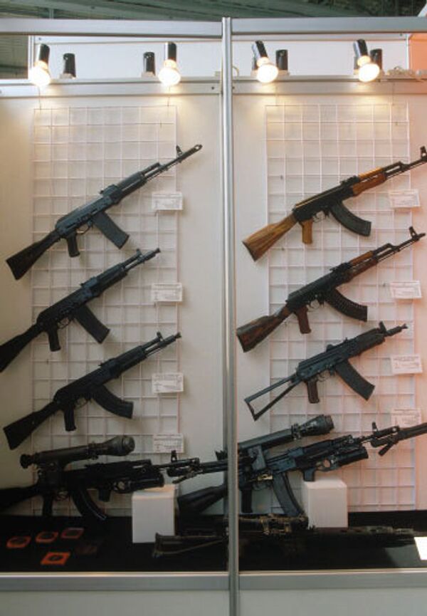 Ten countries to build Kalashnikov assault rifle producing plants - Sputnik International