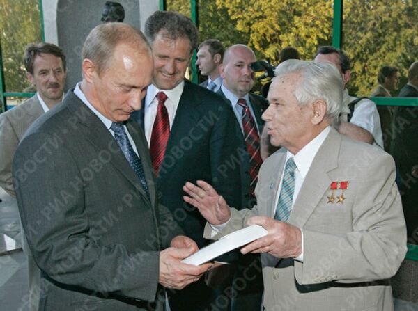 Mikhail Kalashnikov turns 90  - Sputnik International