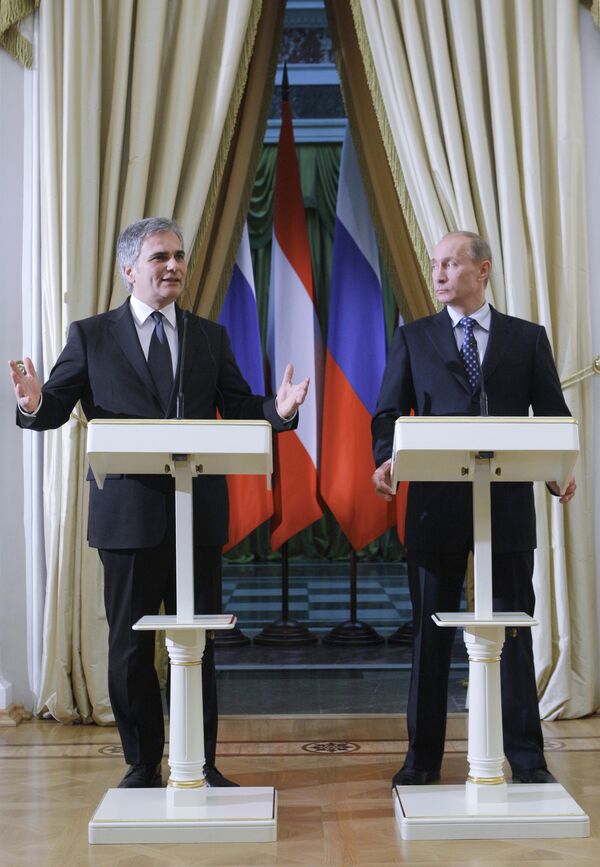 Vladimir Putin and Austrian Chancellor Werner Faymann - Sputnik International