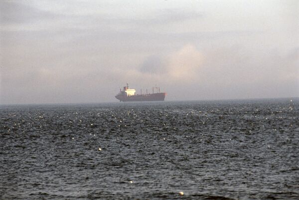 The vessel in distress was taken to the port of Ossora on the northeastern coast of the Kamchatka Peninsula early on Saturday - Sputnik International